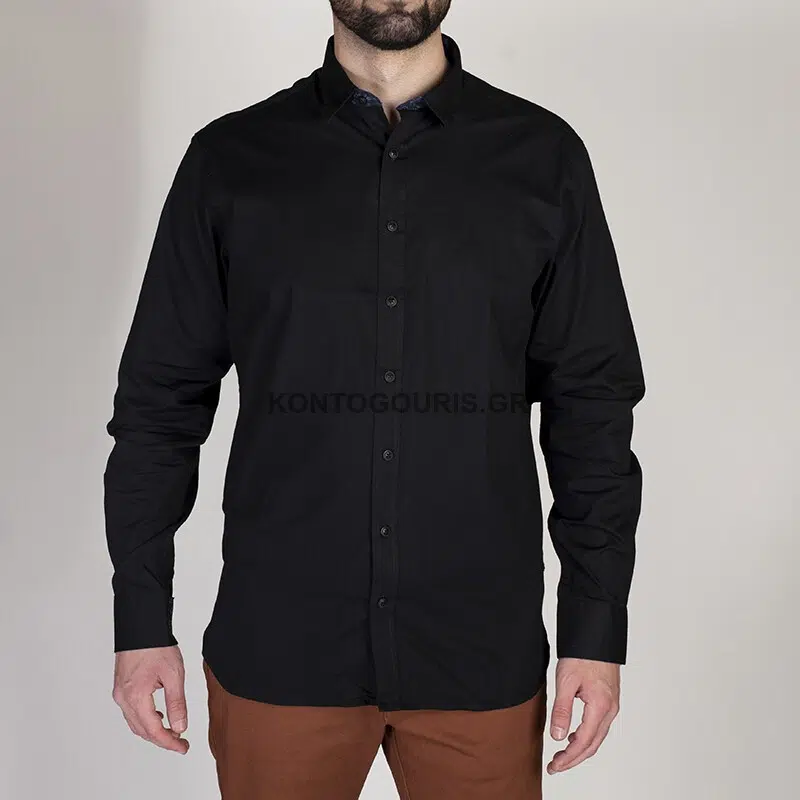 DOUBLE βαμβακερό μονόχρωμο πουκάμισο σε ίσια γραμμή σε χρώματα μαύρο με μικρό γιακαδάκι